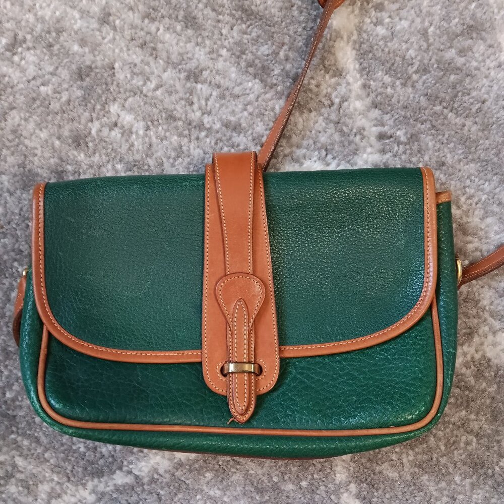 Vintage green leather dooney and bourke purse excellent condition clean leather